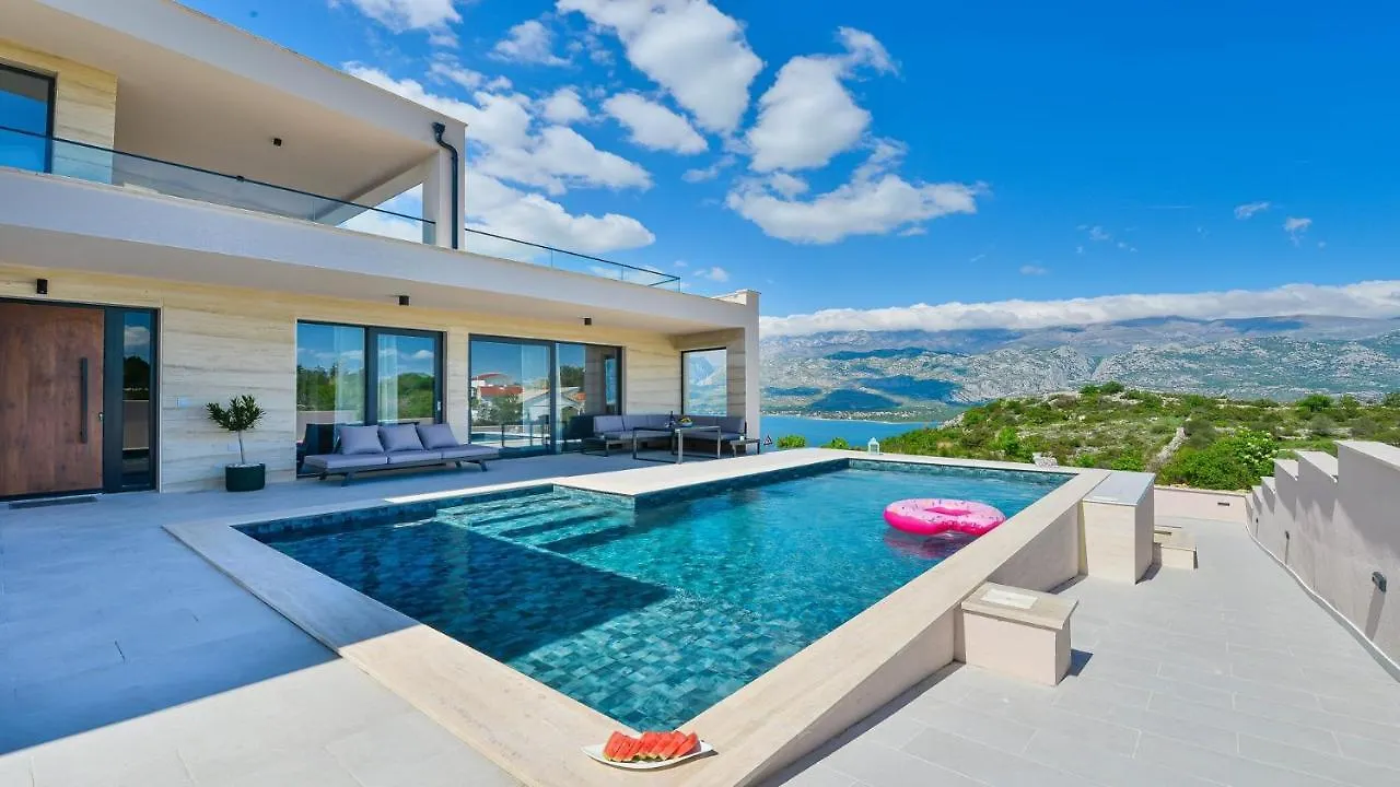 Villa Zariva With Pool And Panoramic Mountain And 维耶拉克 0*,