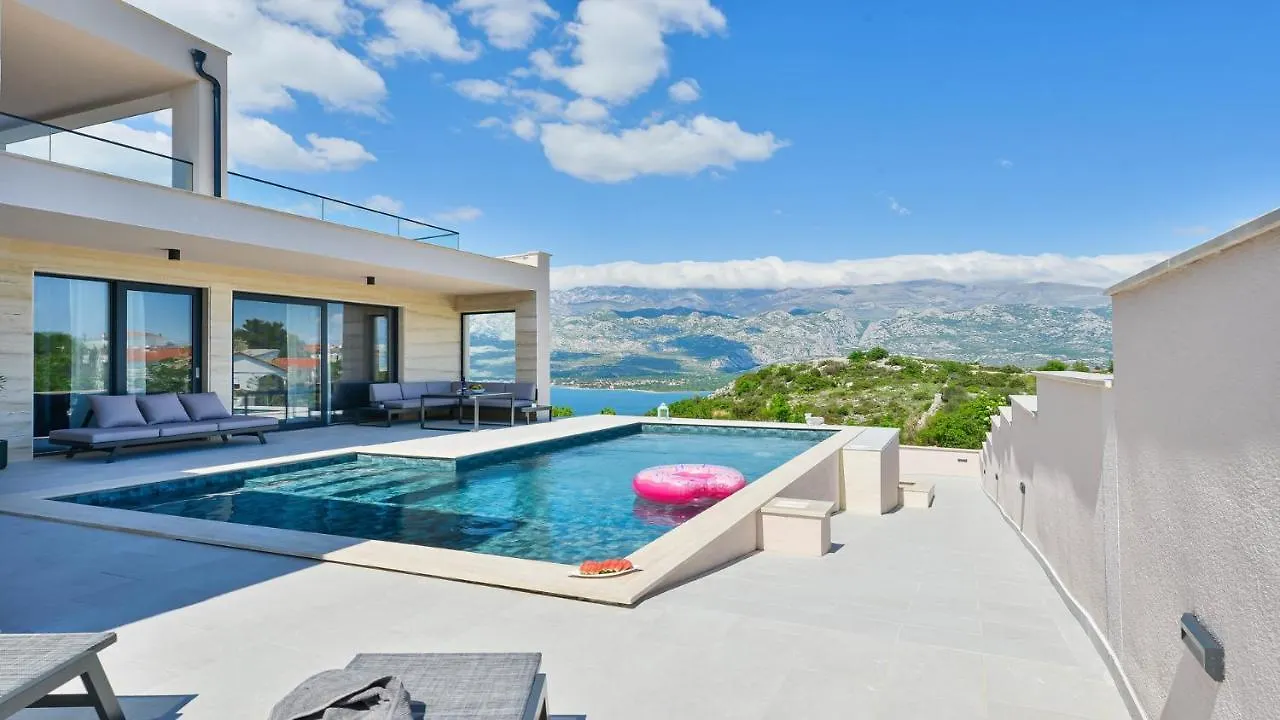 Villa Zariva With Pool And Panoramic Mountain And 维耶拉克