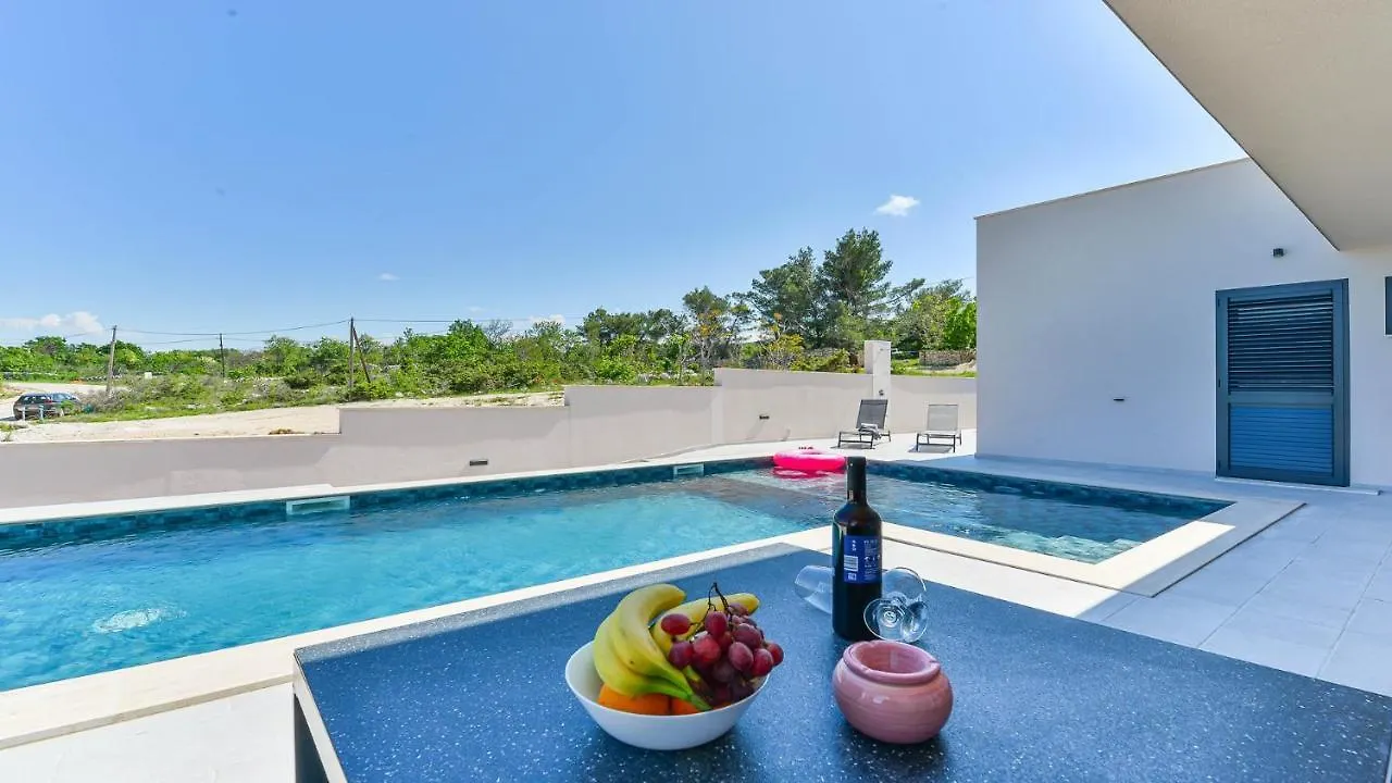 Villa Zariva With Pool And Panoramic Mountain And 维耶拉克